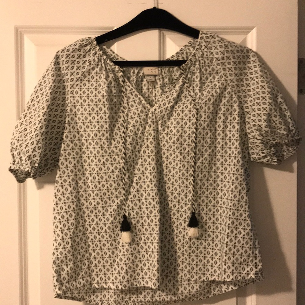 Flowy blouse with sinched arms